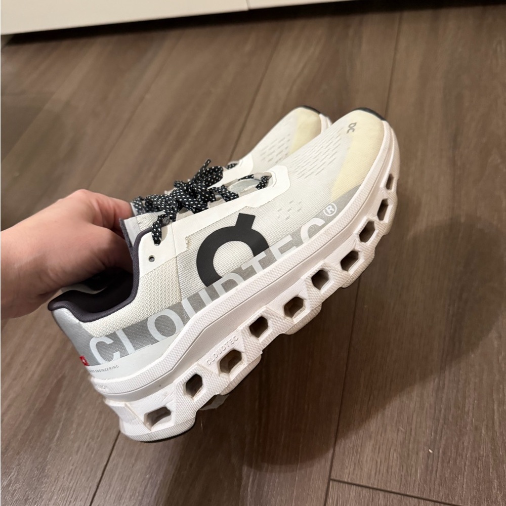 On cloud cloudmonster women’s 7.5 sneakers Running Shoes